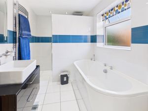 En Suite- click for photo gallery